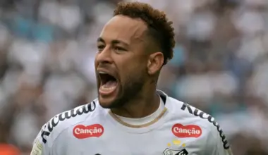 Neymar has all-time freak out after officials mistakenly call for star's substitution image