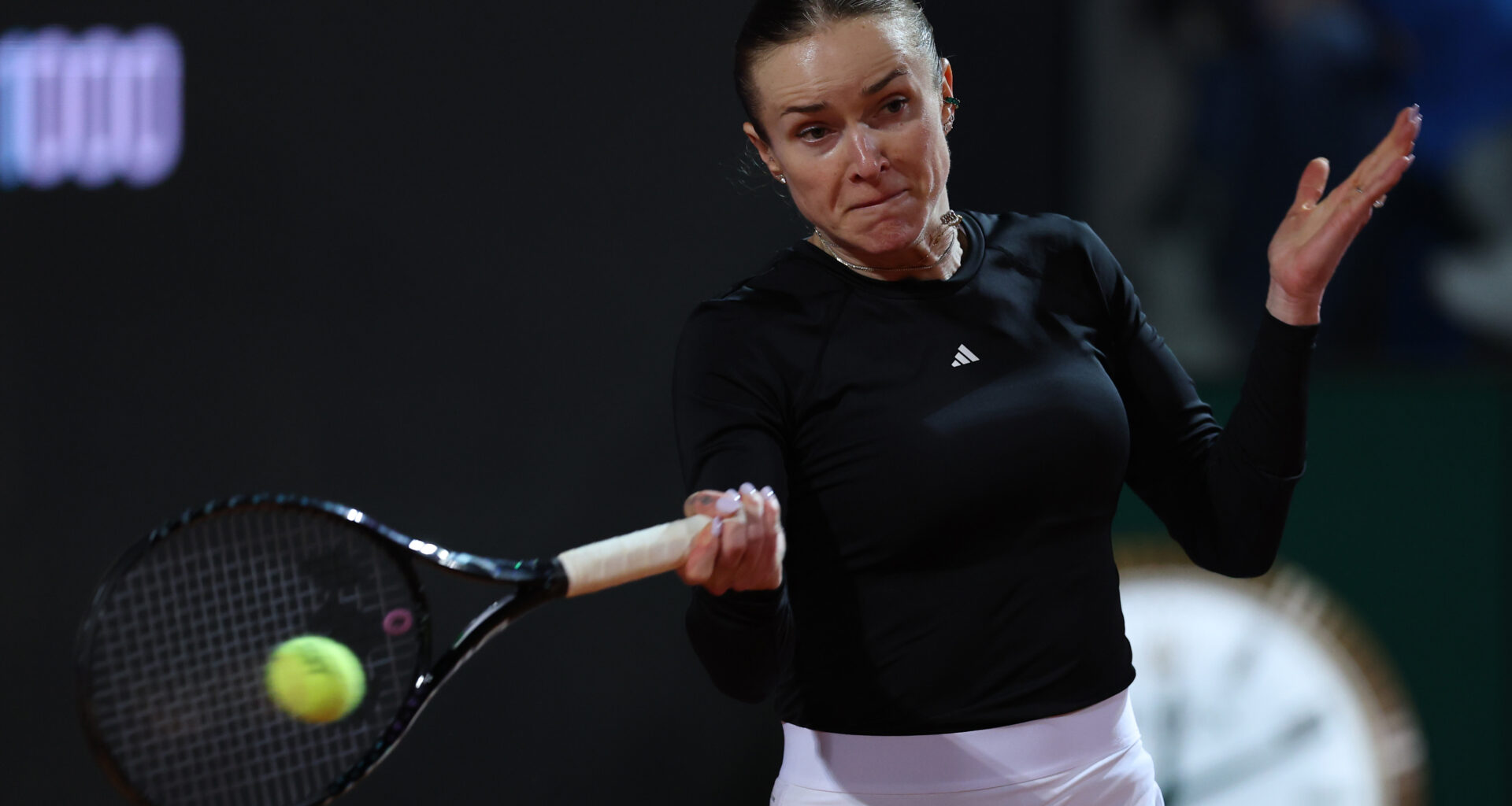 On 'unreal' night, Svitolina beats Swiatek to reach third Rome final