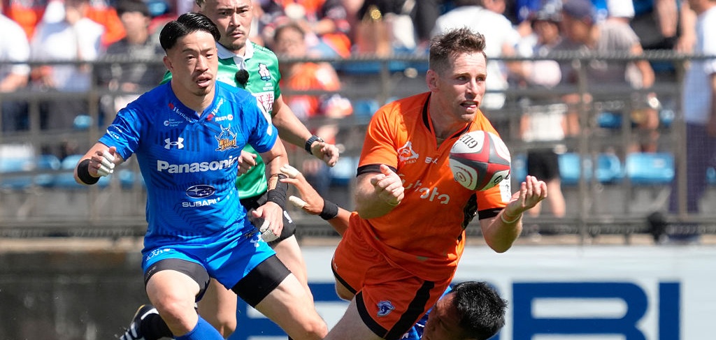 Bernard Foley eyes final bow as Super Rugby return rumours spread