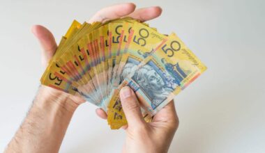 Man holding fifty Australian Dollar banknotes in his hands, symbolising dividends.