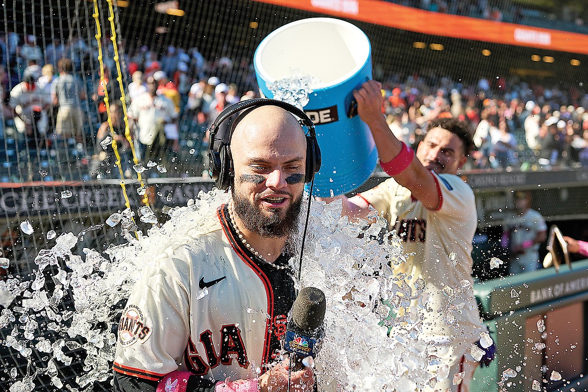 MLB Capsules: Giants fight back to beat Pirates in 12 innings