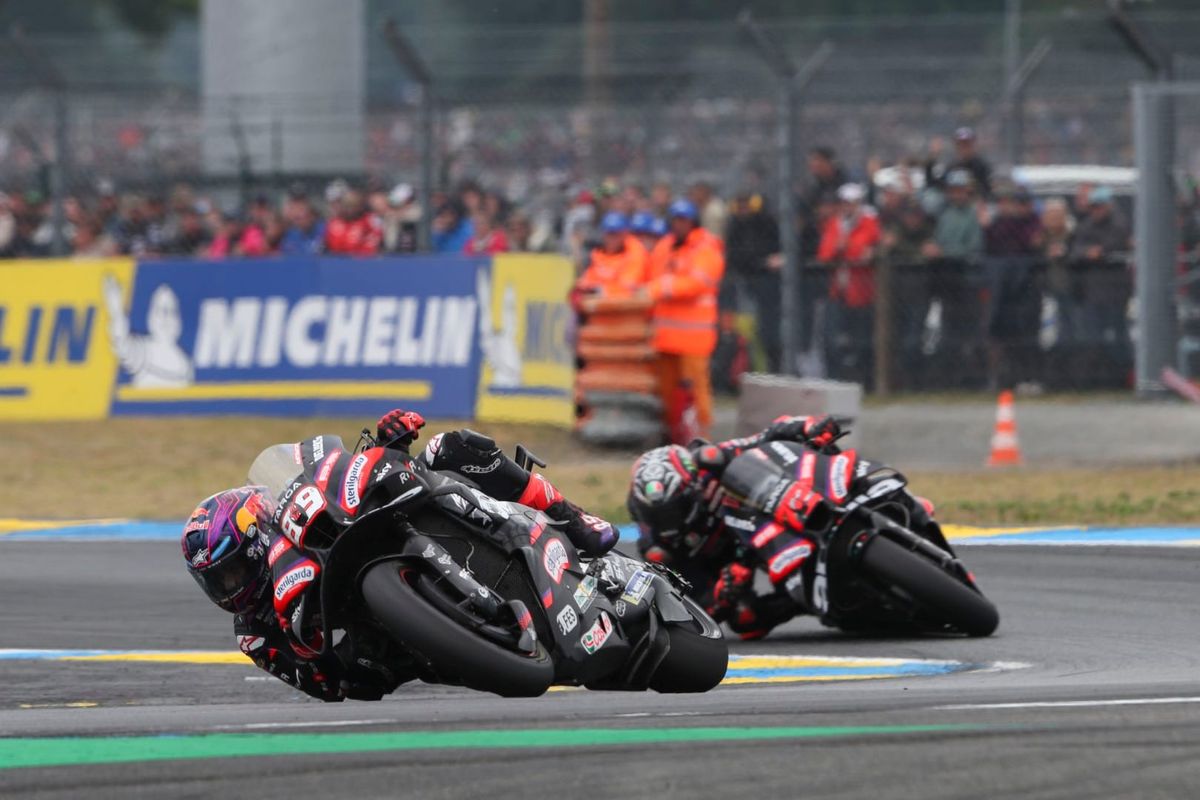How Aprilia is managing a MotoGP title fight between former foes