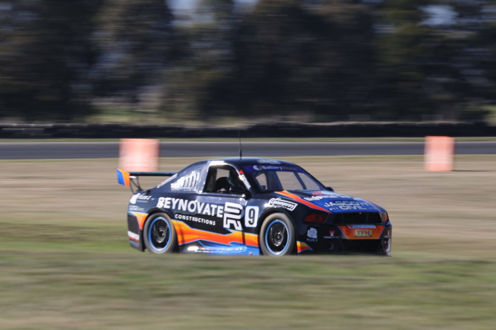 Mechanical failures create thrilling Aussie Racing Cars conclusion