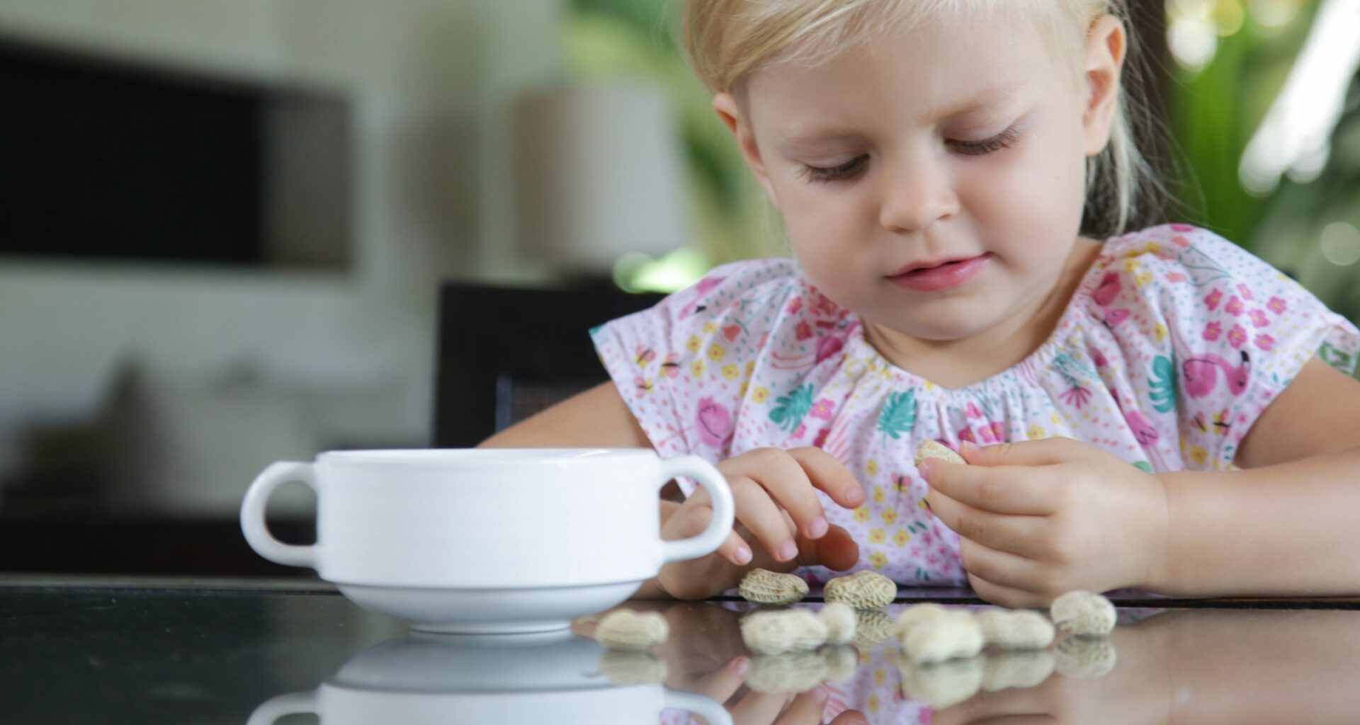 Study: Safety and efficiency of peanut oral immunotherapy in preschool children with slow up-dosing and low maintenance dosing: a randomised controlled trial. Image Credit: triocean / Shutterstock
