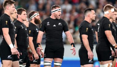 Ex-All Black captain Read takes aim at NZR over Mo'unga situation