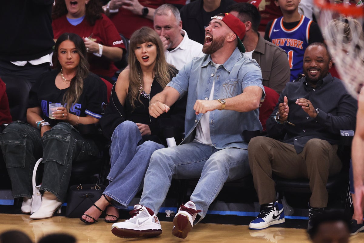 Life of A Basketball Fan: Taylor Swift attends Cavs-Knicks in Cleveland with fiance Travis Kelce