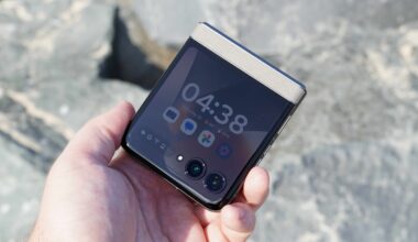 Verizon will already give you a FREE Motorola Razr (2026) with this new deal — plus a $100 gift card, because why not?