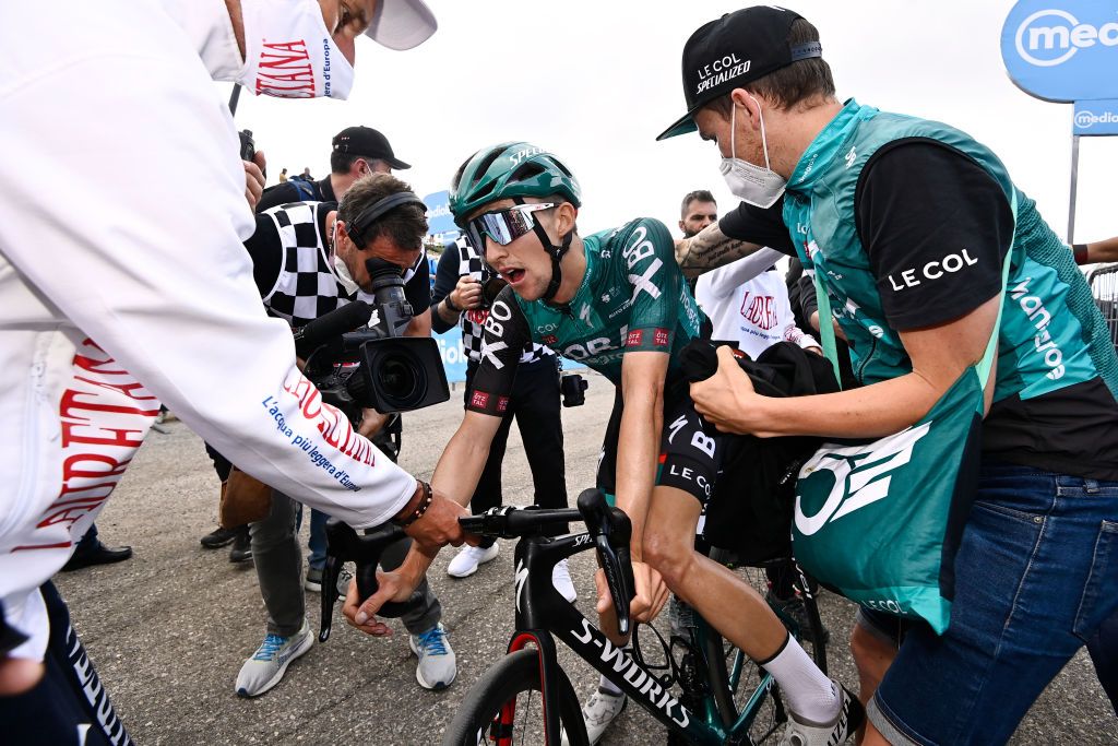 2022 Giro d'Italia: an exhausted Jai Hindley after winning on the Blockhaus