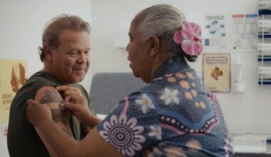 Troy Cassar-Daley encourages mob to get vaccinated ahead of winter