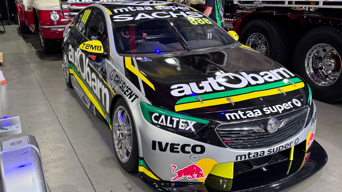 Lowndes' last Bathurst winner 'returns'