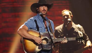 Riley Green Performs 'Change My Mind' at the ACM Awards