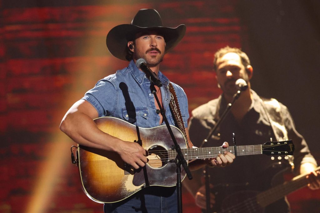 Riley Green Performs 'Change My Mind' at the ACM Awards