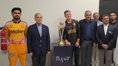 Babar Azam, Pakistan PM, Marnus Labuschagne and Mohsin Naqvi ahead of the PSL 11 final. (X images)