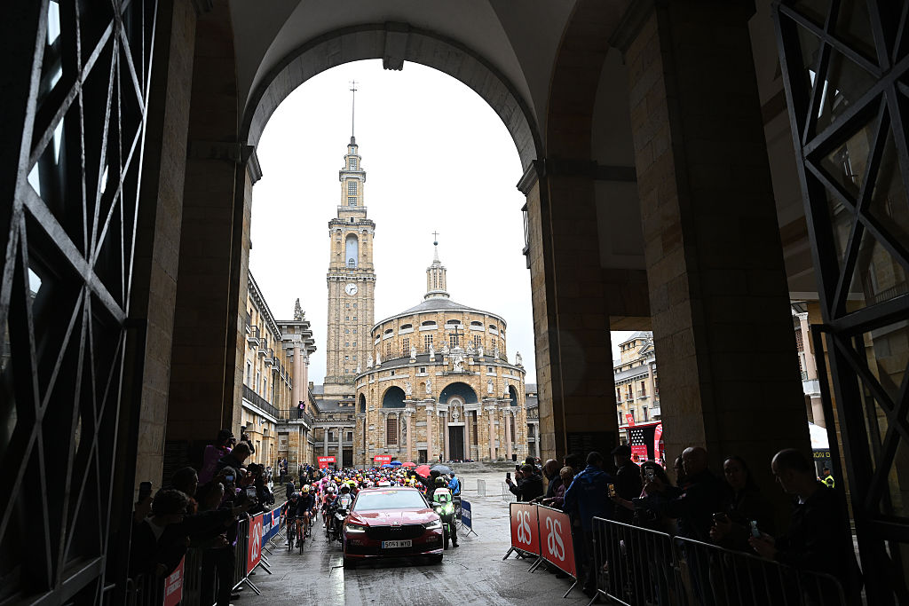 peloton before la vuelta feminina 2026 stage 6