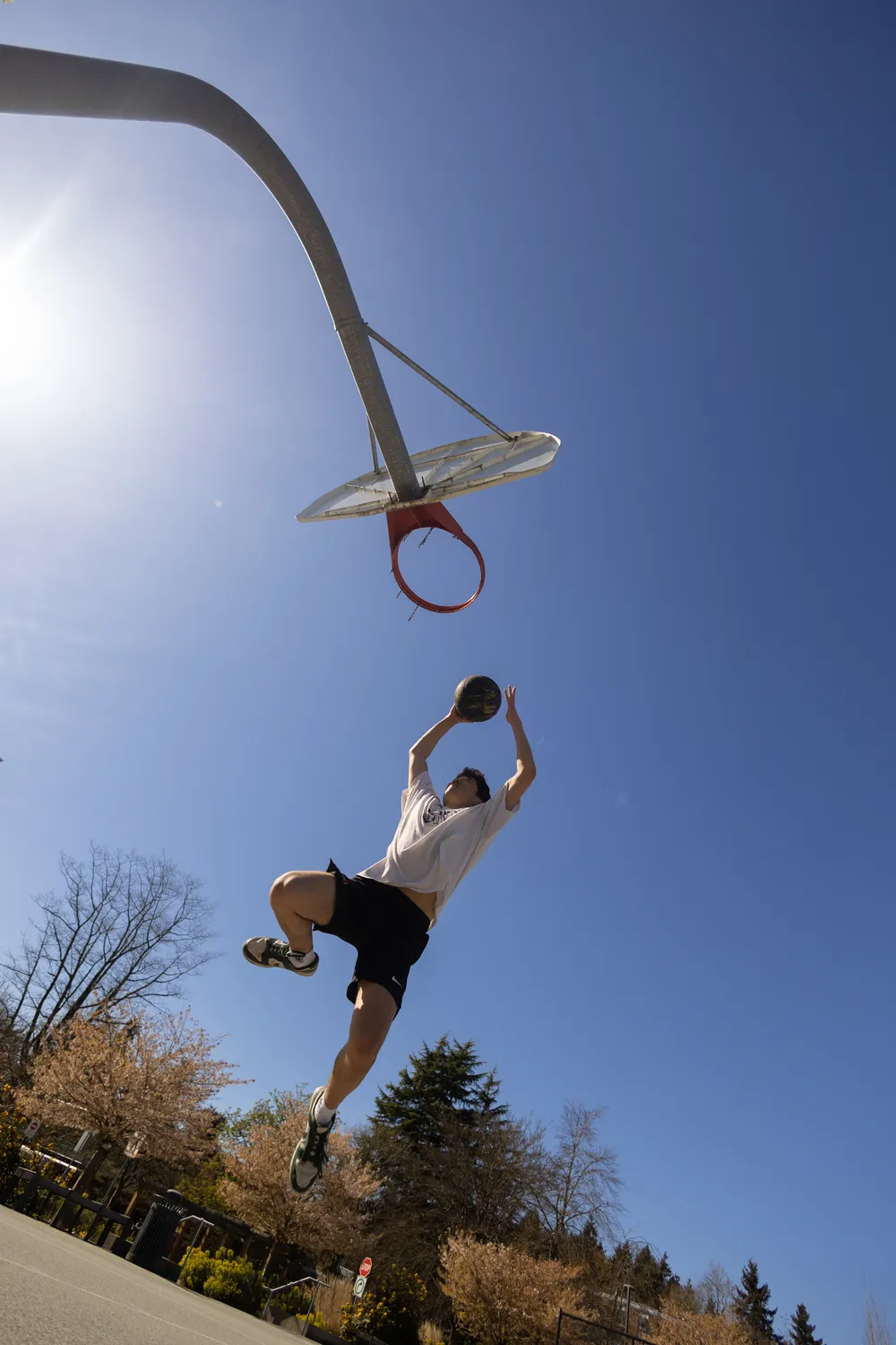 Ian jumps towards the hoop.