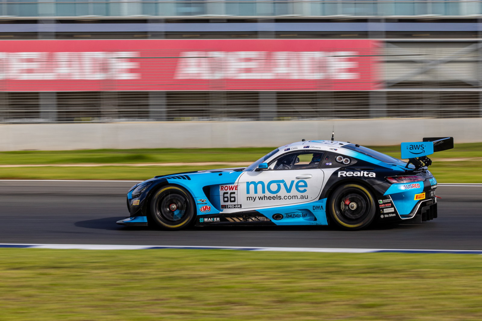 Ojeda/Lucchitti hold off late charge to take Sunday GT win