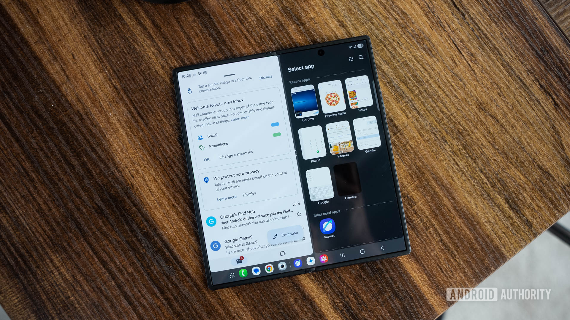 Samsung Galaxy Z Fold 7 split screen effect 50 50 Samsung Galaxy Z Fold 7 split screen effect 50 50