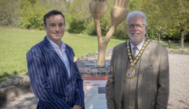 Sir David Attenborough’s Leicestershire links celebrated with new Beacon Hill sculpture