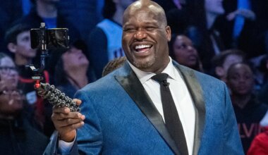 Shaquille O'Neal trolls Charles Barkley during his LSU master's degree graduation ceremony