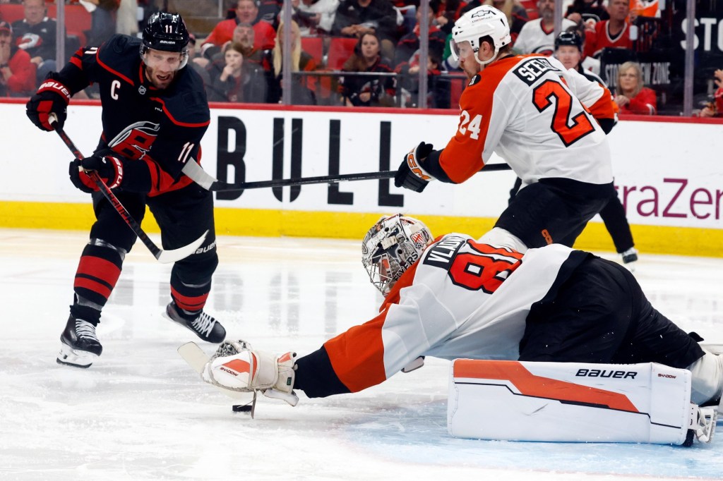 Flyers’ mistakes costly in Game 1 loss to Carolina