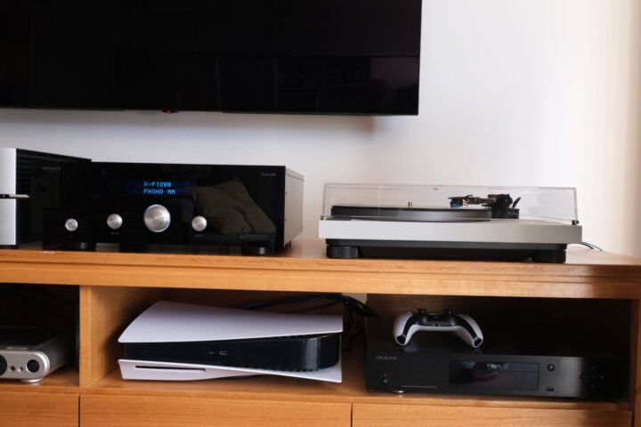 turntable connected to amp