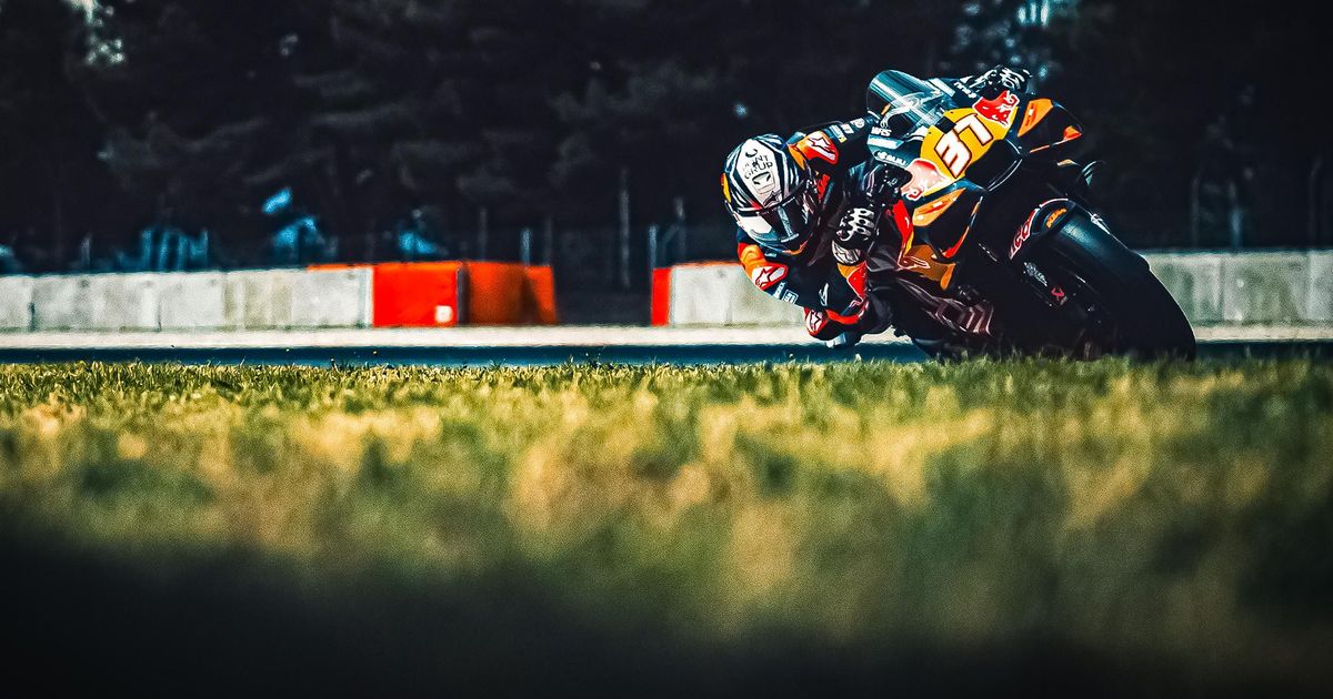 Acosta tops Barcelona Test as rain stops play, Martin crashes
