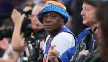 How much does Tracy Morgan pay for Knicks tickets courtside at MSG? image