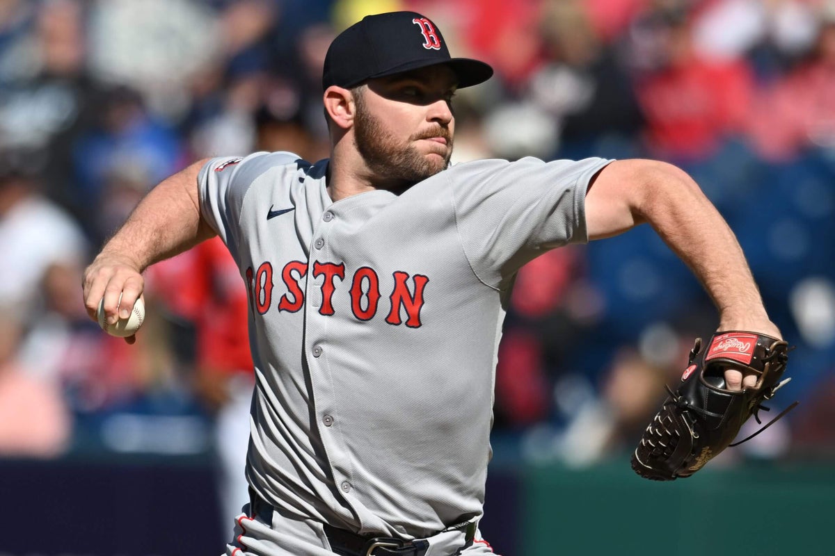 Cubs sign All-Star closer Liam Hendriks to minor-league deal: Sources
