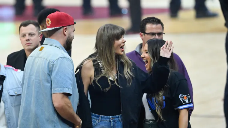 Is Taylor Swift a Knicks or Cavs fan? Pop superstar flanks Travis Kelce at ECF Game 3 image