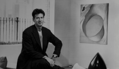 calvin klein in his living room in the '90s