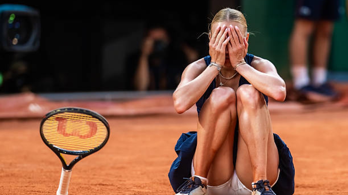 A tennis player outside the top 20 will be a semifinalist at Roland Garros.