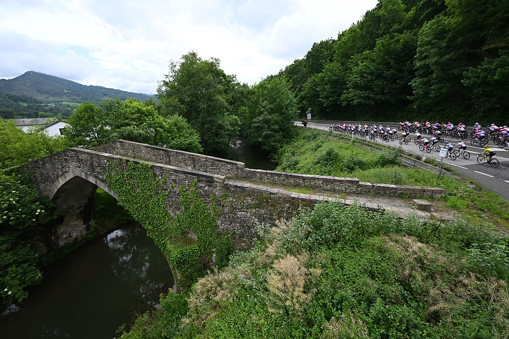la vuelta feminina 2026 peloton