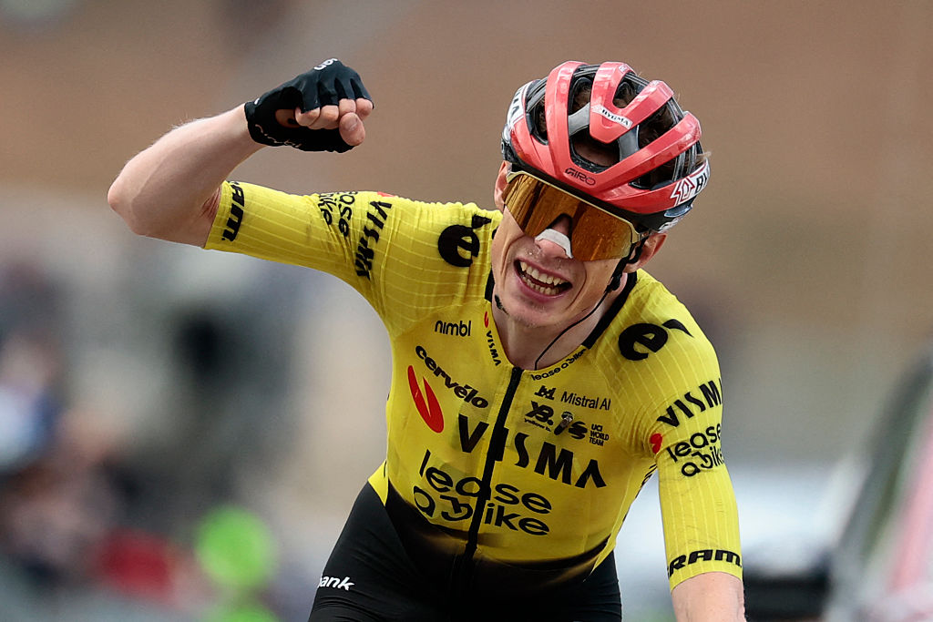 Team Visma Lease a Bike Danish rider Jonas Vingegaard celebrates as he crosses the finish line to win the 7th stage of the Giro d'Italia 2026 - Tour of Italy cycling race between Formia and Blockhaus, Italy, on May 15, 2026. (Photo by Luca Bettini / AFP)