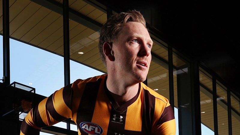 Fremantle Dockers and Hawthorn Hawks name their teams to face off at Optus Stadium in Perth