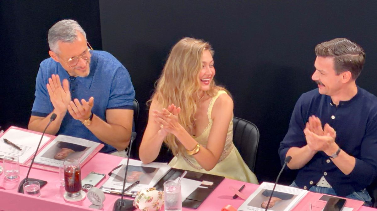 Photo © 2026 Backgrid/The Grosby Group 

*EXCLUSIVE*  
Miami, May 22, 2026. 
Gigi Hadid was spotted attending a Victorias Secret event in Miami, Florida. The top model sported a babydoll dress over jeans for the open casting call event held at the Dadeland Mall today ahead of Miami Swim Week. 
*** 
Gigi Hadid fue vista asistiendo a un evento de Victoria's Secret en Miami, Florida. La top model lució un vestido babydoll sobre jeans para el evento de casting abierto celebrado hoy en el Dadeland Mall antes de la Miami Swim Week.