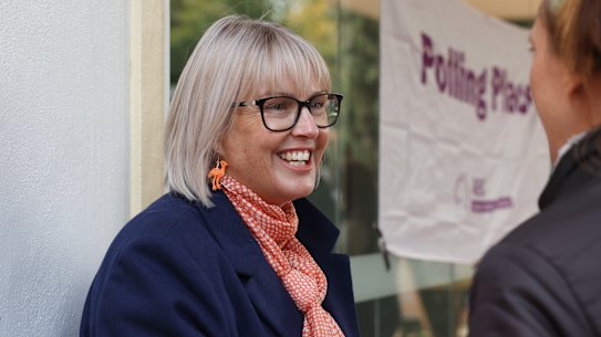 Independent Michelle Milthorpe campaigning in Albury.