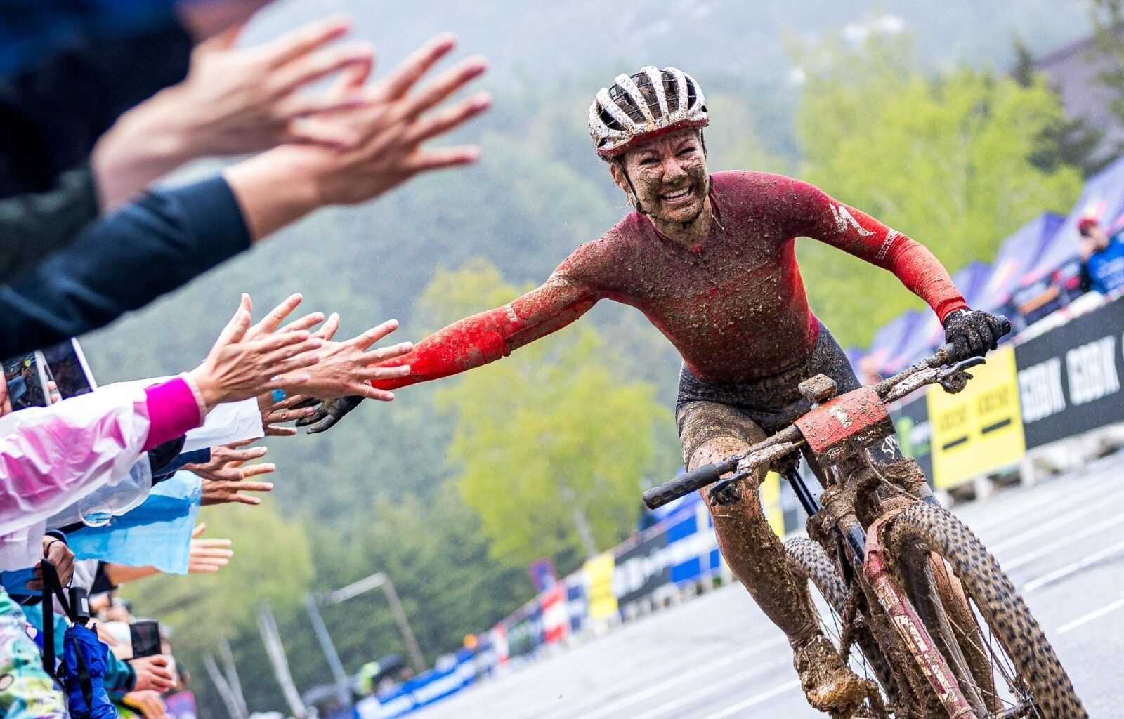 Sina Frei (Specialized Factory Racing) heads to the line to claim the UCI XCO World Cup win in Mona YongPyong
