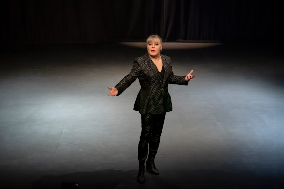 Izzard performs Hamlet.