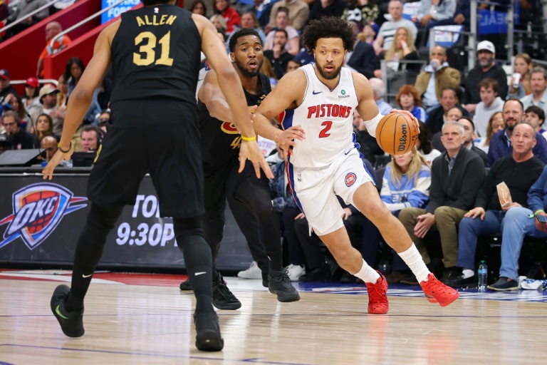 Pistons hold off Cavs to take 2-0 NBA series lead