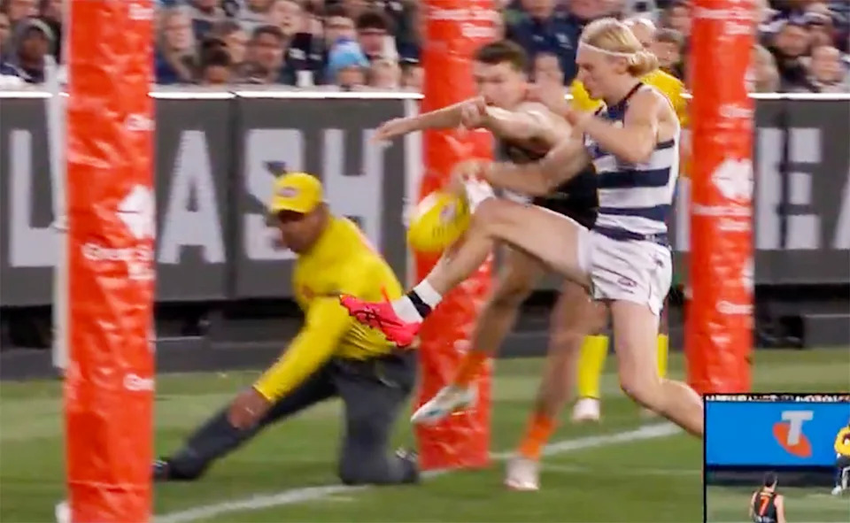 Ollie Dempsey in action for Geelong against Carlton.