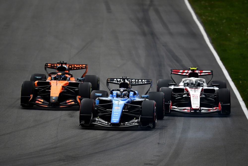 Alexander Albon, Williams, Oliver Bearman, Haas F1 Team, Oscar Piastri, McLaren