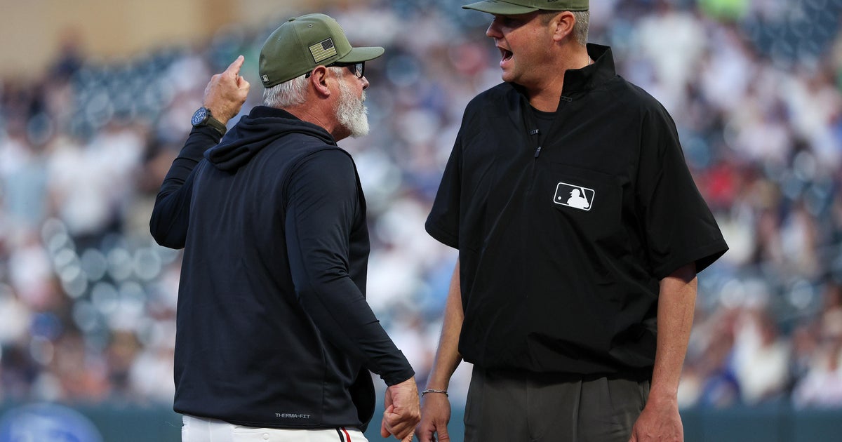 Minnesota Twins defeated by Milwaukee Brewers 3-2 after interference call