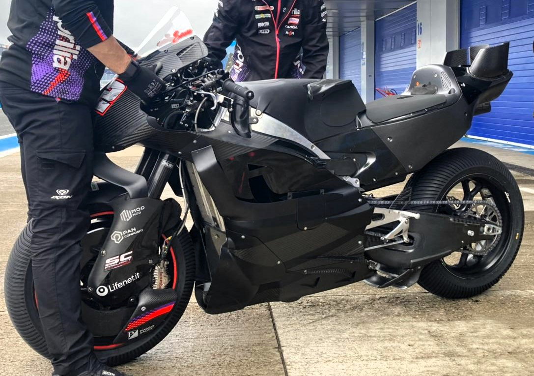 Aprilia 850, Jerez test.