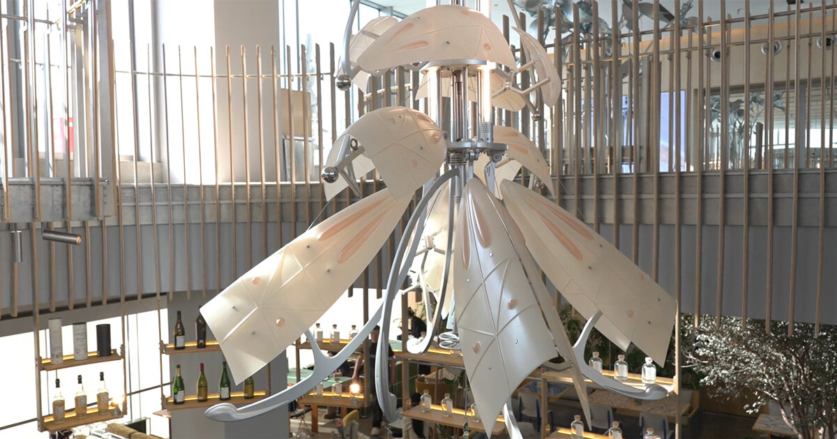 blossoms’ unfolding rhythm transforms into a breathing-like kinetic installation