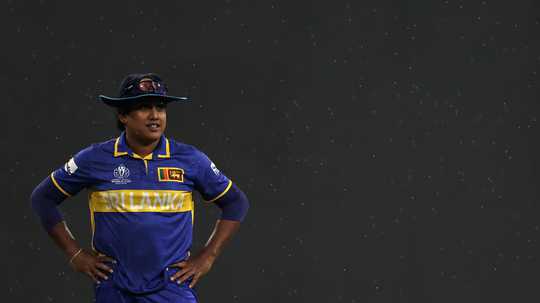 athapaththu-file-pic-made-41-off-27-balls-and-picked-up-215