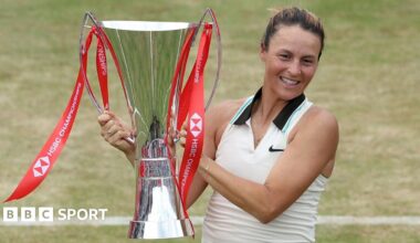 Tatjana Maria with the trophy at Queen's Club in 2025