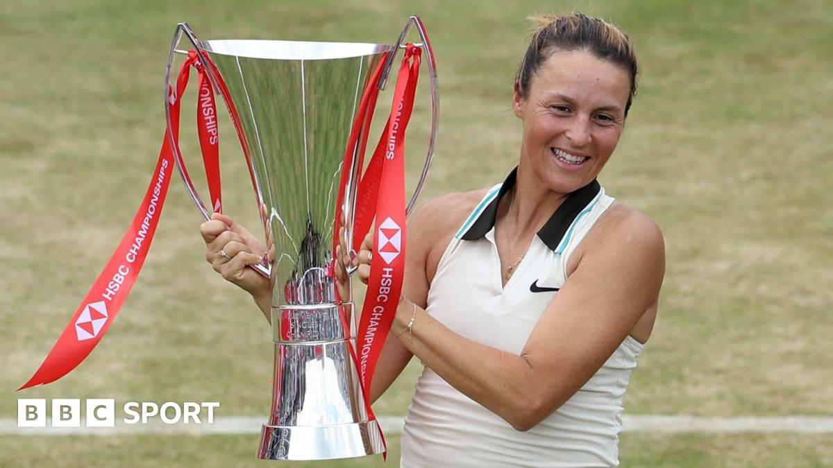 Tatjana Maria with the trophy at Queen's Club in 2025
