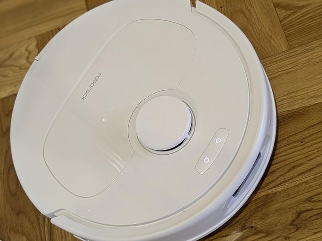 Designed for superior cleaning performance, the nifty little robot vacuum delivers an impressive 18,500Pa suction power.