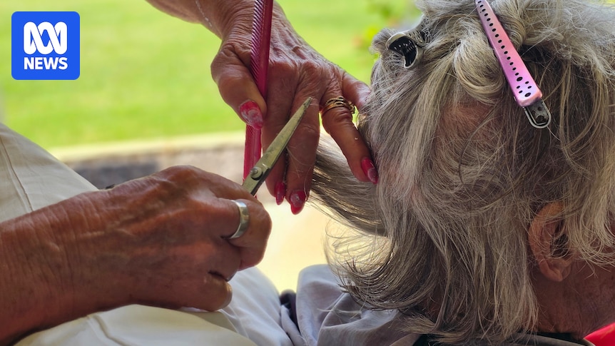 Volunteer gives central Queensland hospice residents free haircuts