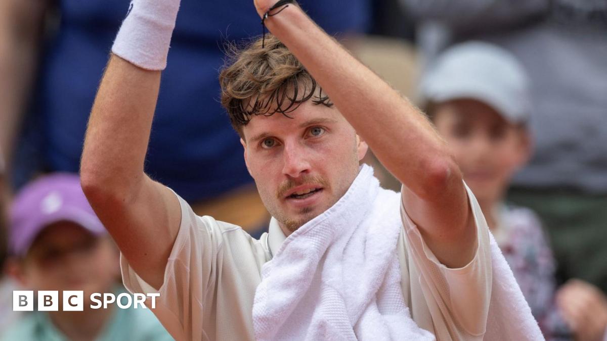 Great Britain's Toby Samuel applauds the crowd after beating David Goffin in French Open qualifying
